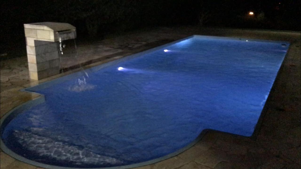 Linda Chacara Com Piscina Villa อาทิบายา ภายนอก รูปภาพ
